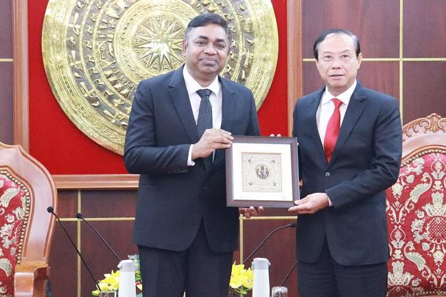 Tổng lãnh sự Ấn Độ tại TP. Hồ Chí Minh đến chào xã giao Lãnh đạo tỉnh
